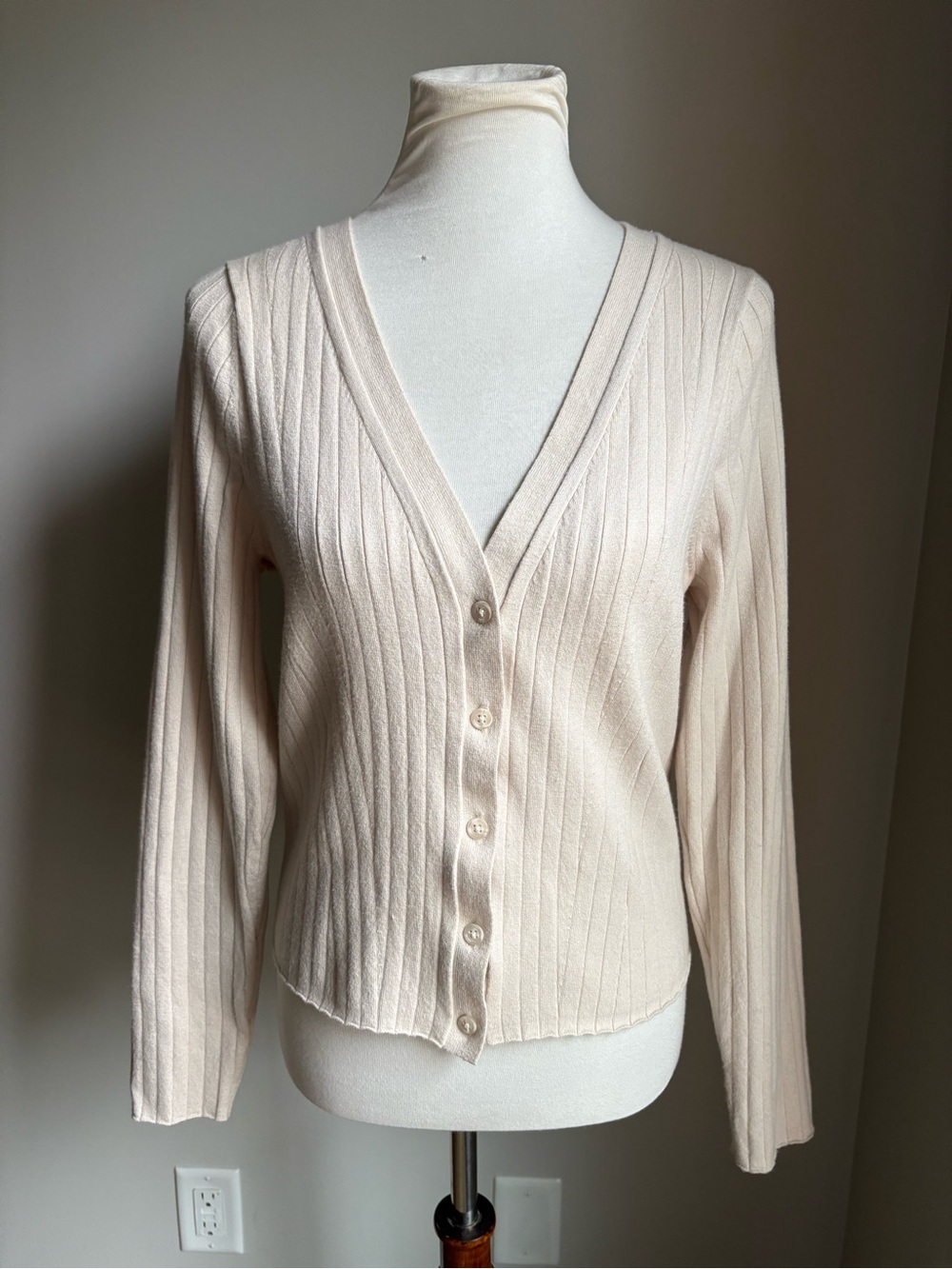 Abercrombie & Fitch Ribbed V-Neck Fitted Cardigan In Cream/Ivory Size L